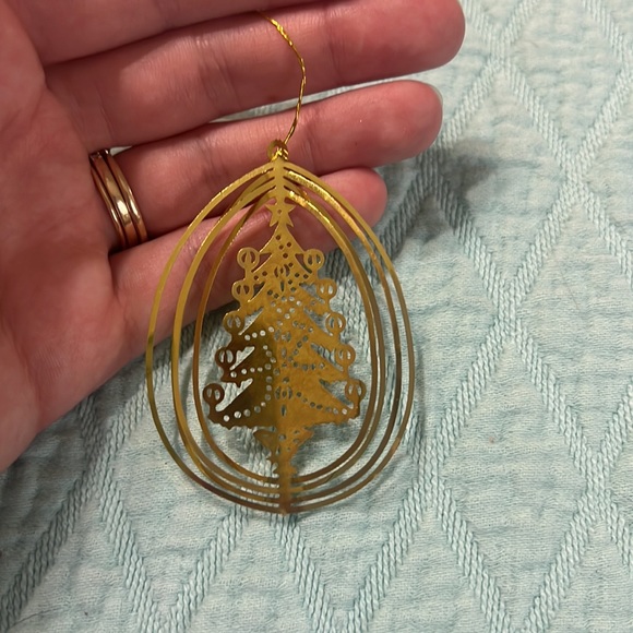 Gold tree ornament - Picture 2 of 2